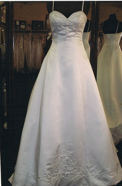 Plus size wedding dress front - size 18